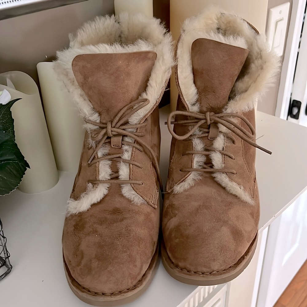 Ugg Quincy Boot - image 1